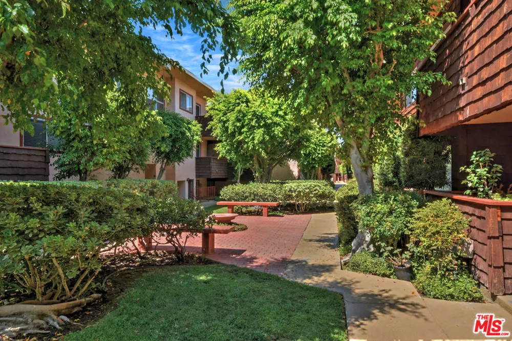 5403 Newcastle Avenue #19 Encino, CA 91316