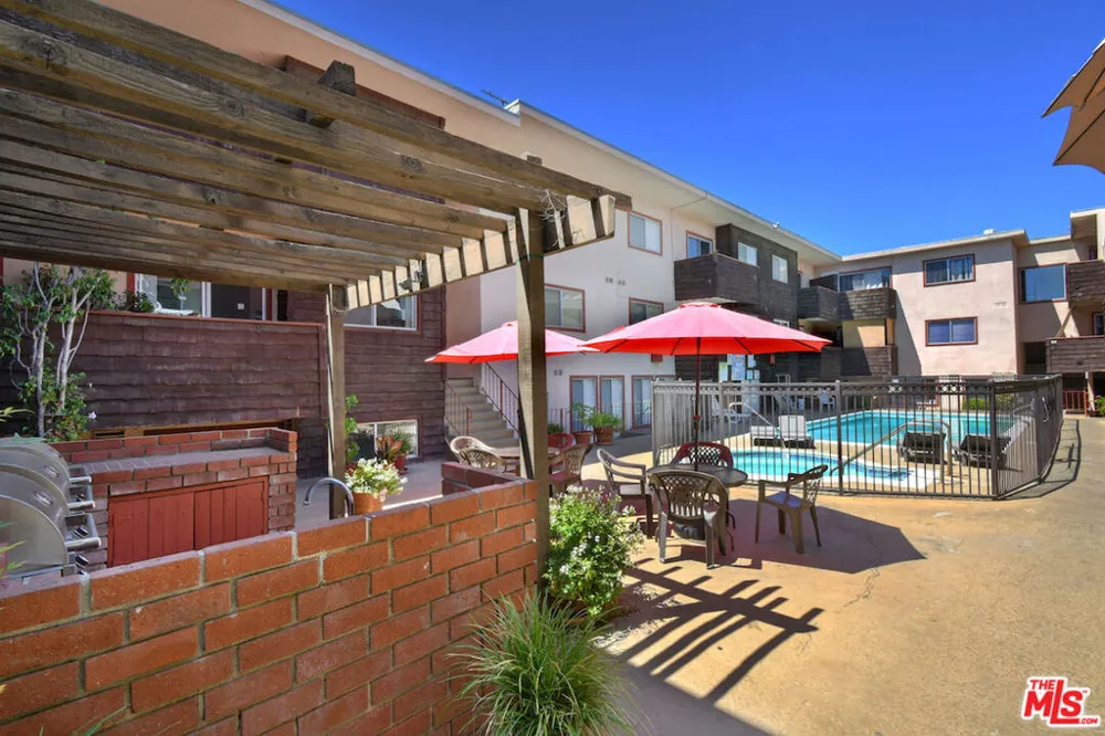 5403 Newcastle Avenue #19 Encino, CA 91316