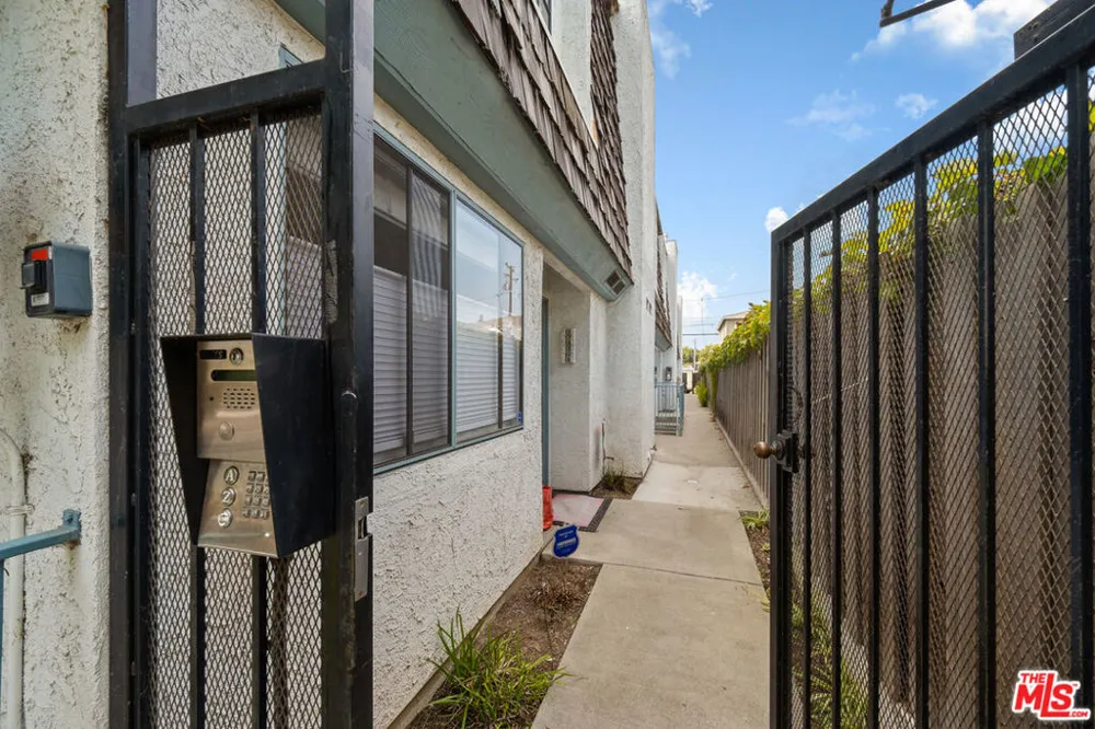 2337 Oak Street #2 Santa Monica, CA 90405