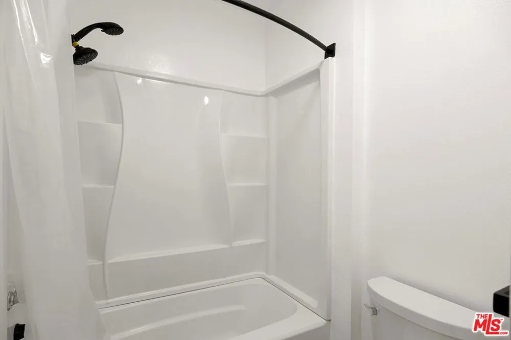 2337 Oak Street #2 Santa Monica, CA 90405