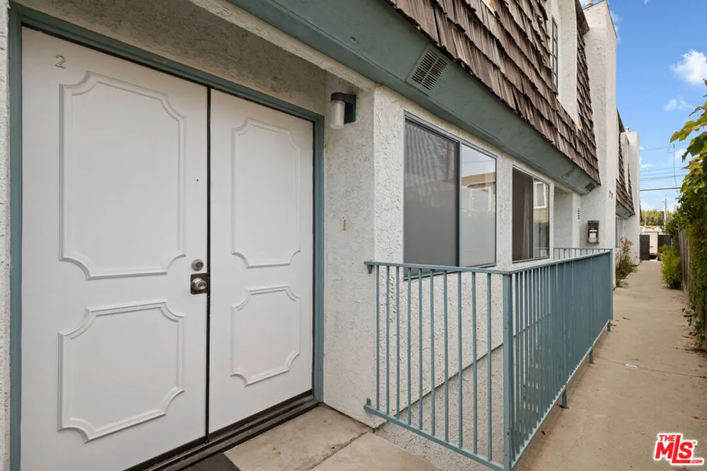 2337 Oak Street #2 Santa Monica, CA 90405