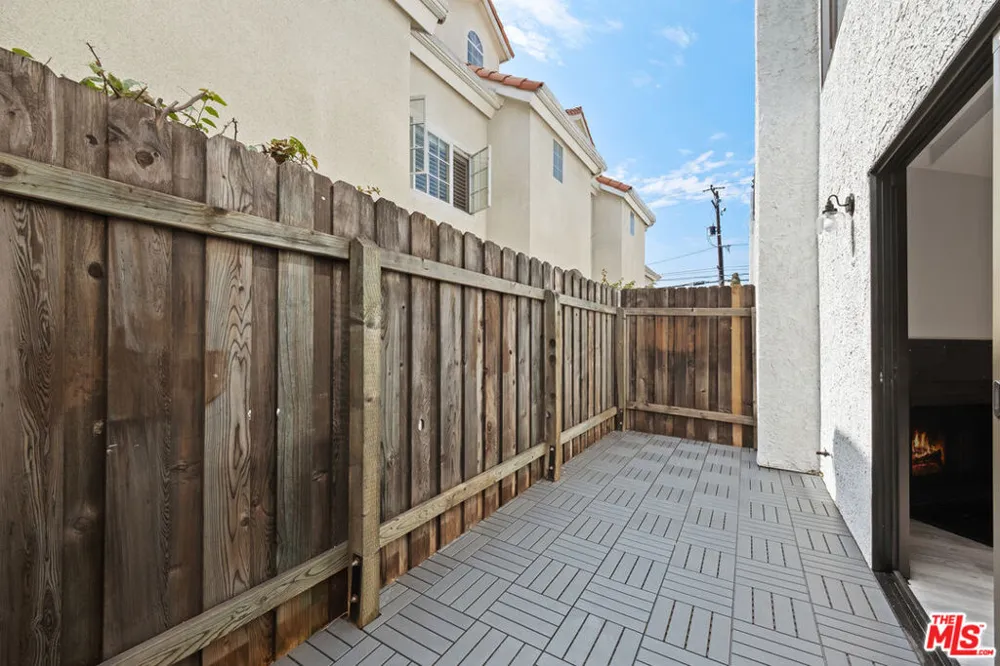 2337 Oak Street #2 Santa Monica, CA 90405