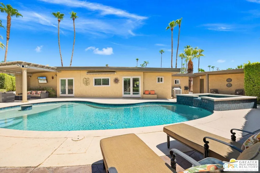 2295 E Park Drive Palm Springs, CA 92262