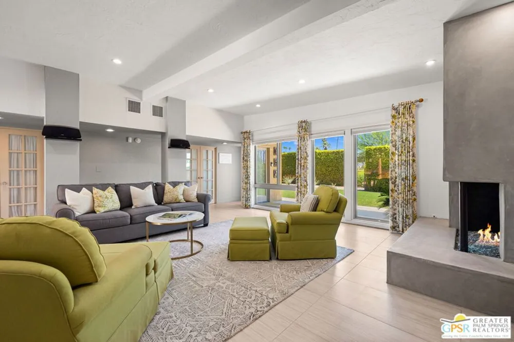 2295 E Park Drive Palm Springs, CA 92262