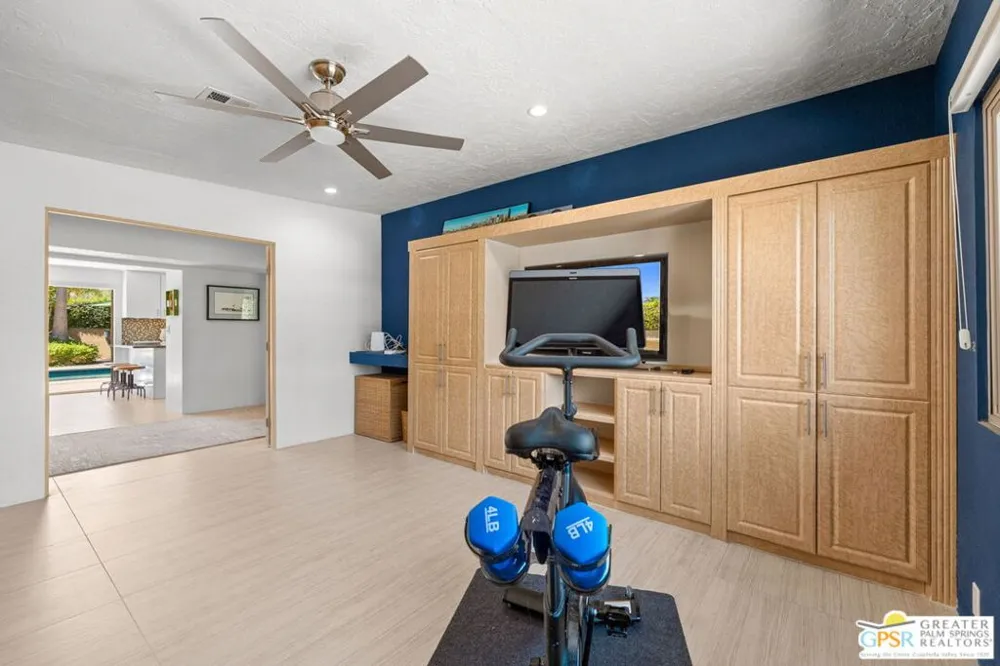 2295 E Park Drive Palm Springs, CA 92262