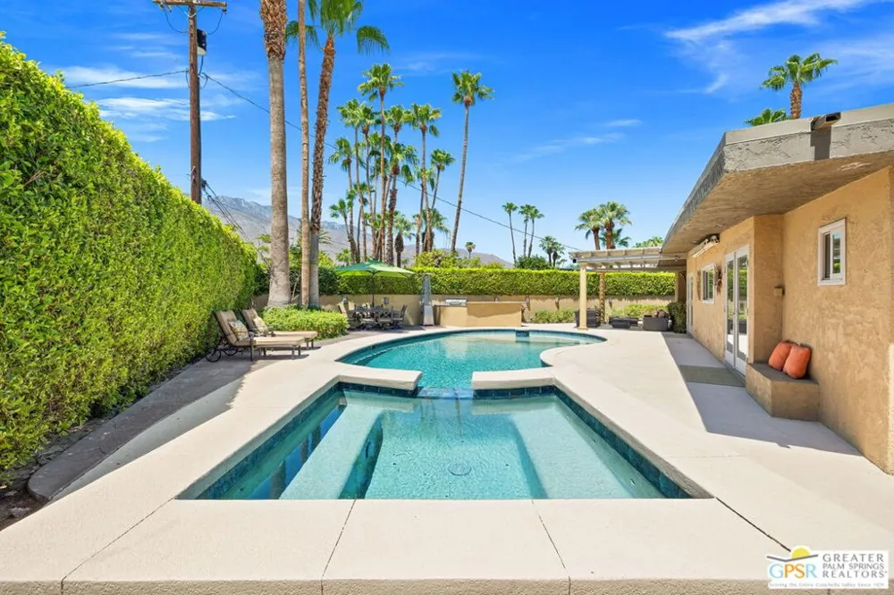 2295 E Park Drive Palm Springs, CA 92262