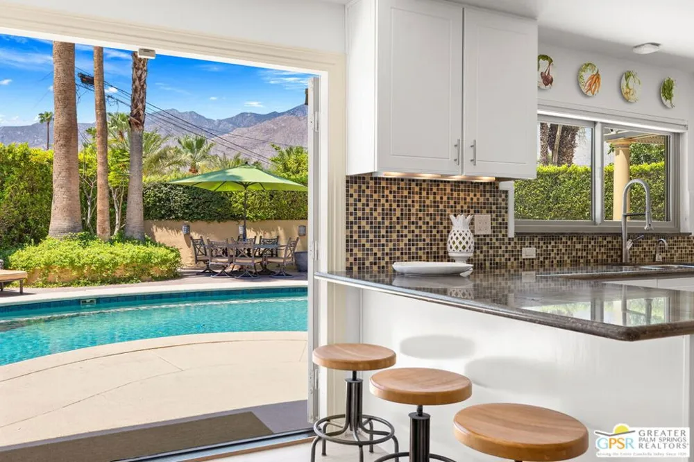 2295 E Park Drive Palm Springs, CA 92262