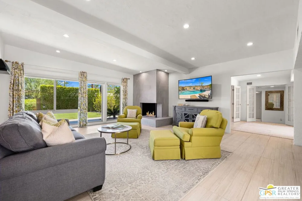 2295 E Park Drive Palm Springs, CA 92262