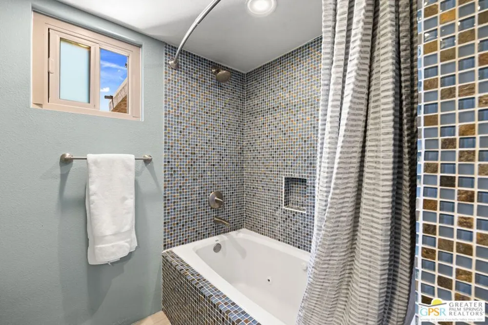 2295 E Park Drive Palm Springs, CA 92262