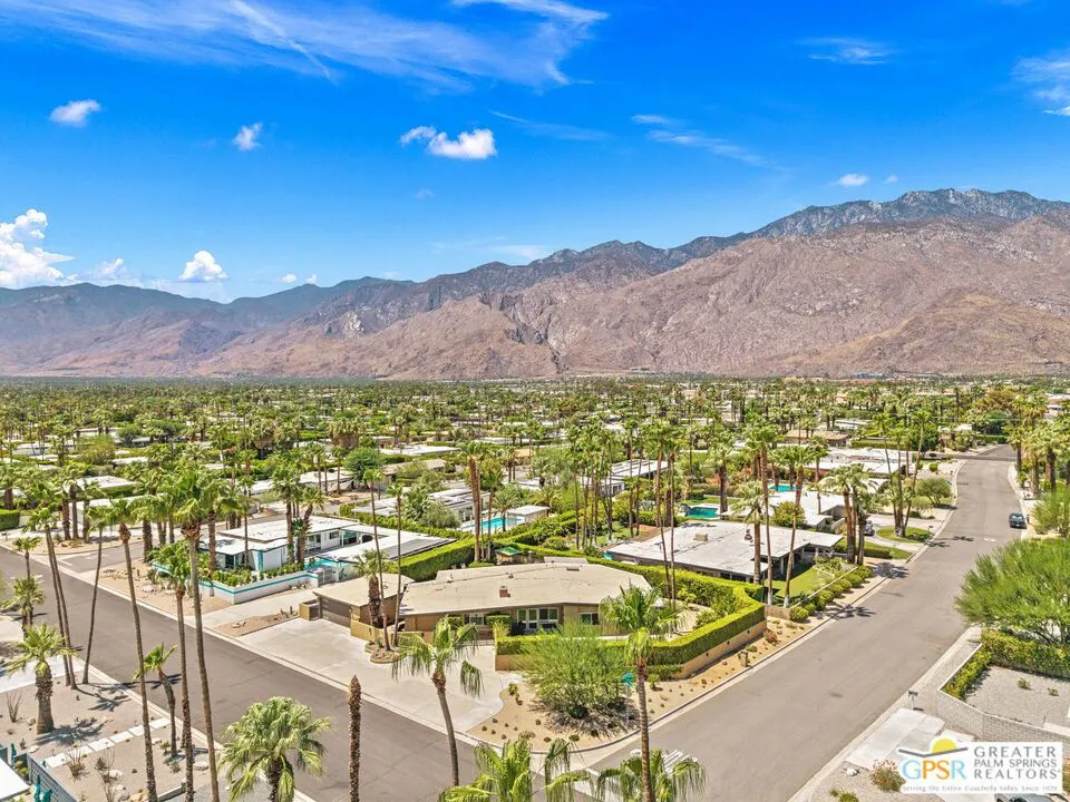 2295 E Park Drive Palm Springs, CA 92262