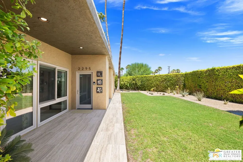 2295 E Park Drive Palm Springs, CA 92262