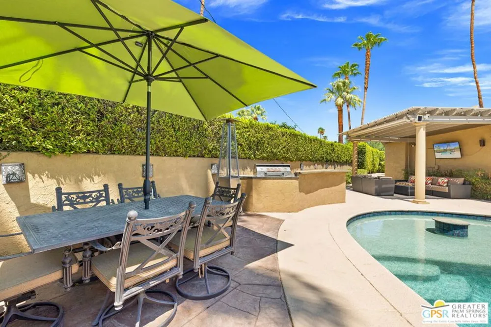 2295 E Park Drive Palm Springs, CA 92262