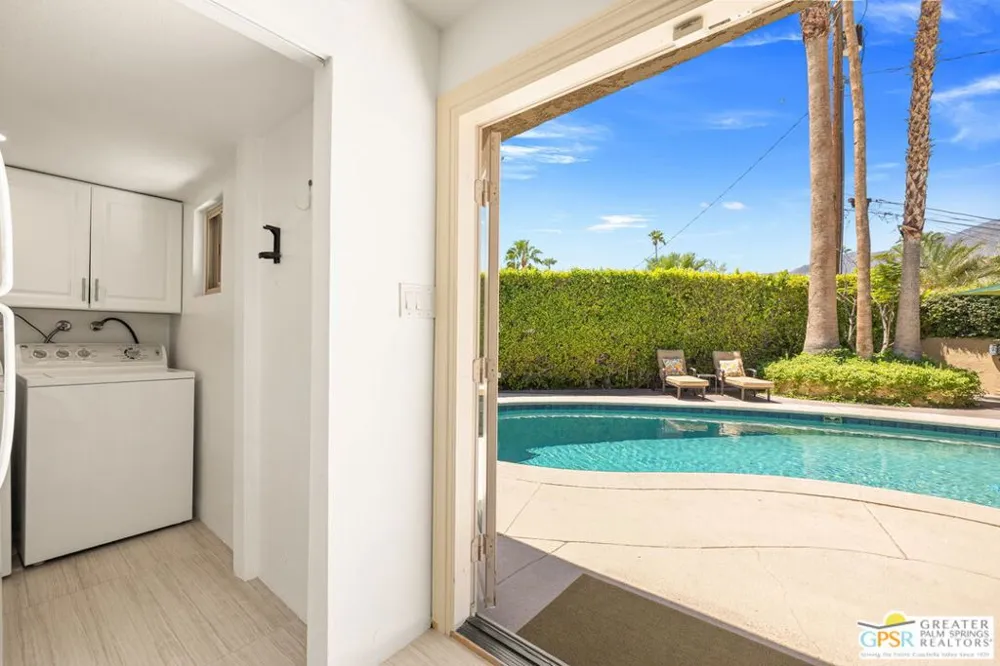 2295 E Park Drive Palm Springs, CA 92262