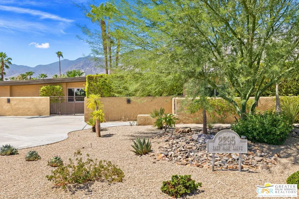 2295 E Park Drive Palm Springs, CA 92262