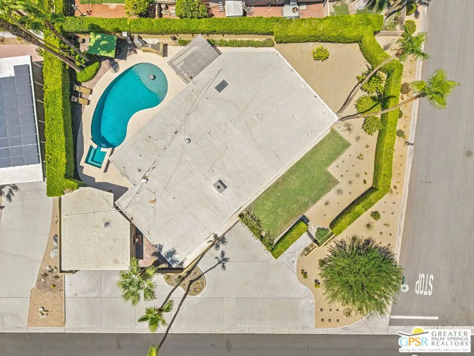 2295 E Park Drive Palm Springs, CA 92262
