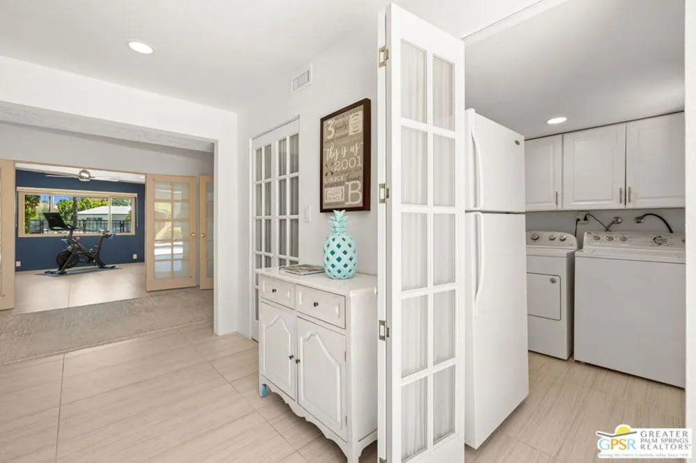 2295 E Park Drive Palm Springs, CA 92262
