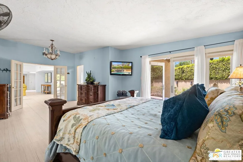 2295 E Park Drive Palm Springs, CA 92262