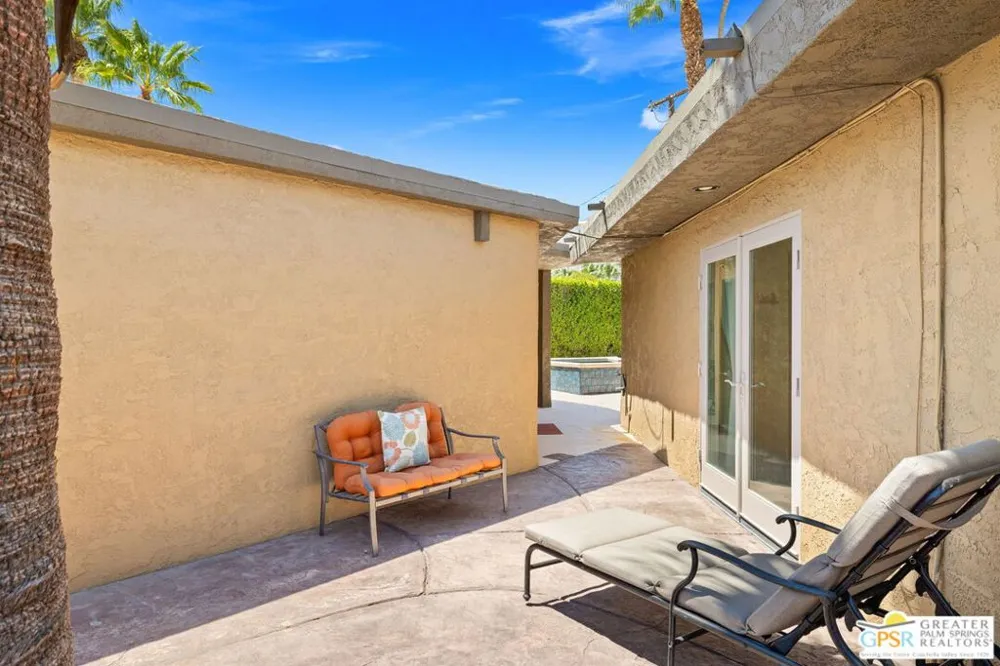 2295 E Park Drive Palm Springs, CA 92262