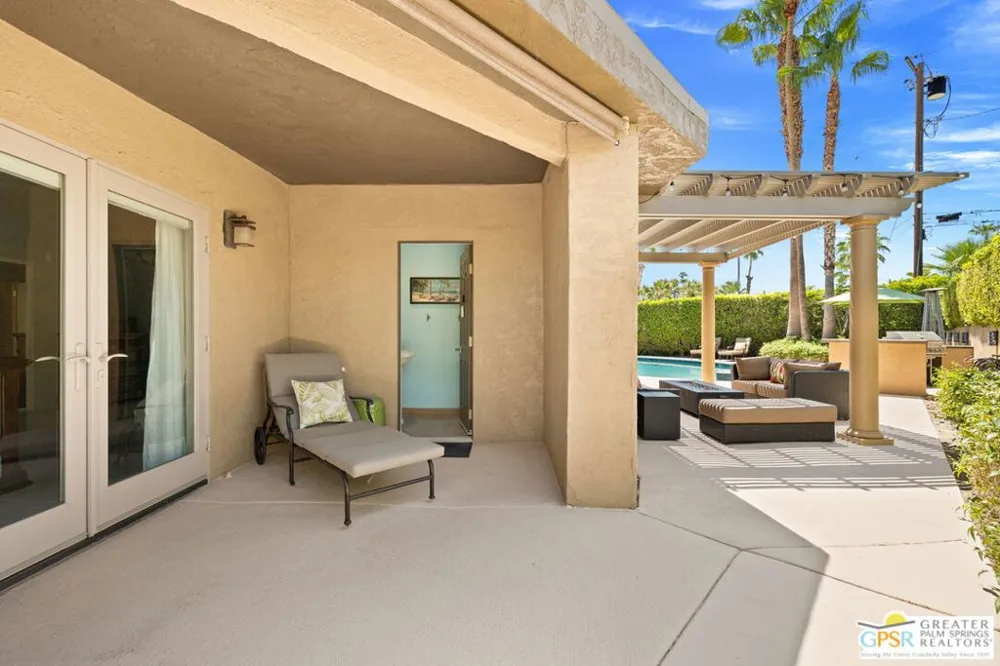 2295 E Park Drive Palm Springs, CA 92262