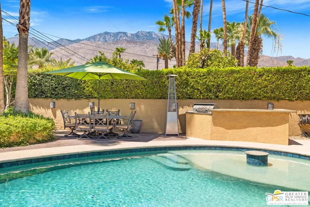 2295 E Park Drive Palm Springs, CA 92262