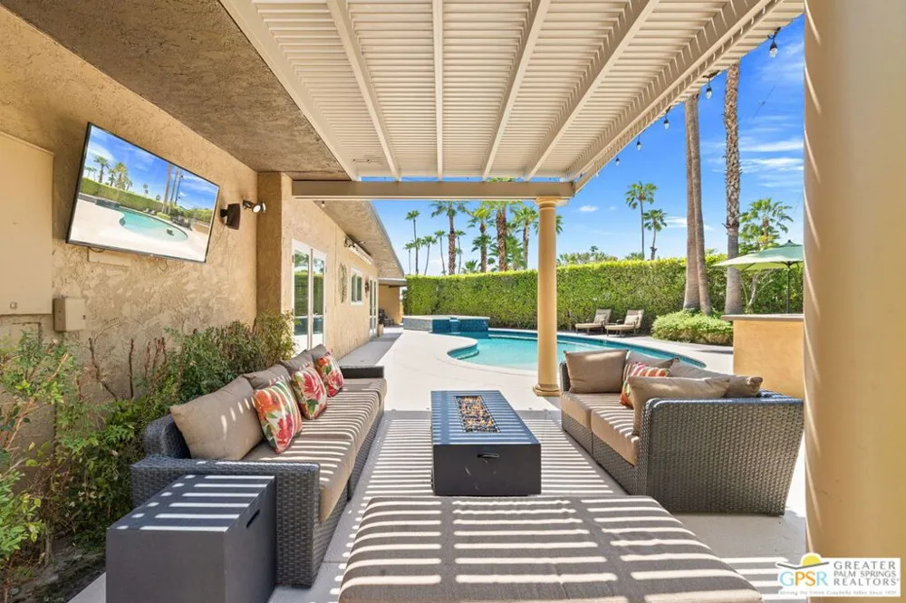 2295 E Park Drive Palm Springs, CA 92262
