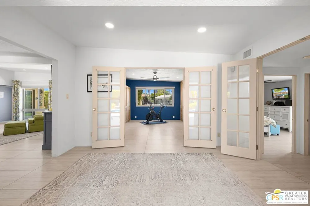 2295 E Park Drive Palm Springs, CA 92262