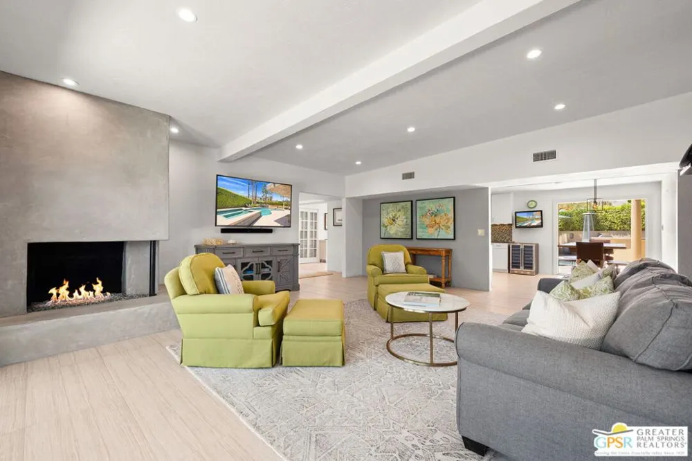2295 E Park Drive Palm Springs, CA 92262