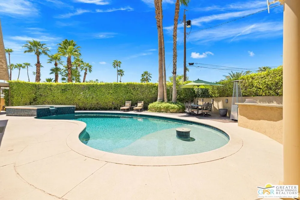 2295 E Park Drive Palm Springs, CA 92262