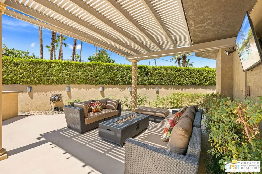 2295 E Park Drive Palm Springs, CA 92262