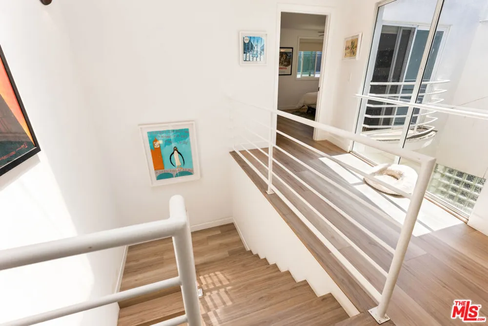 1823 20th Street #103 Santa Monica, CA 90404