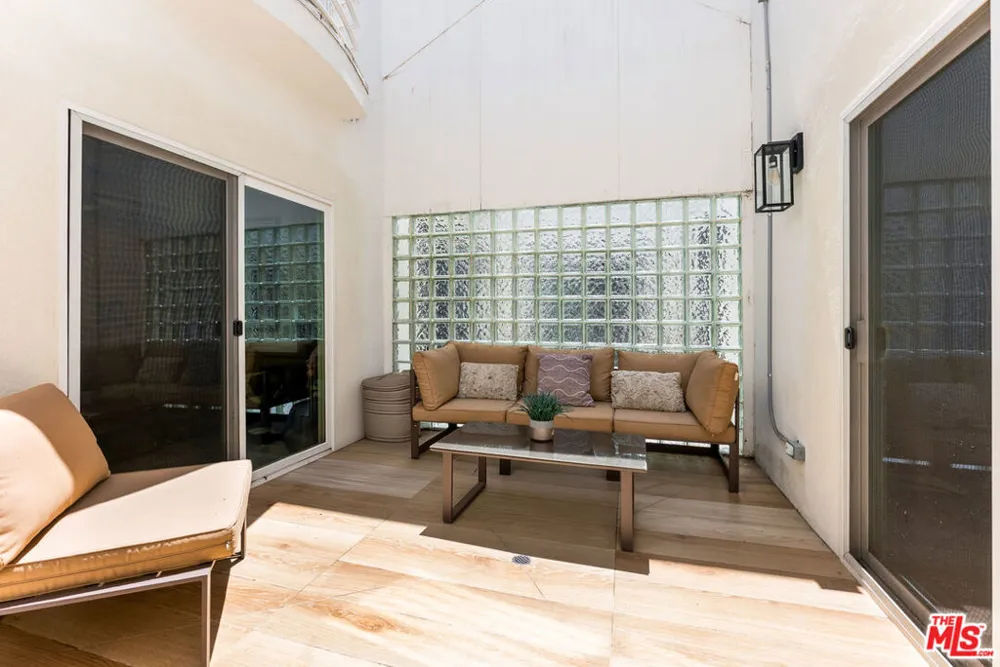 1823 20th Street #103 Santa Monica, CA 90404