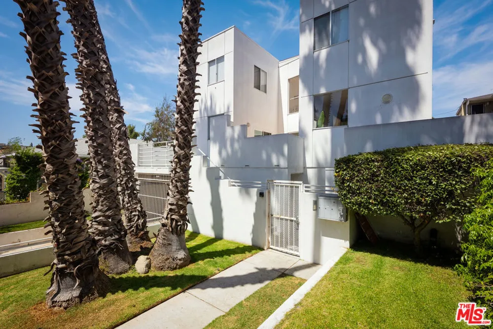 1823 20th Street #103 Santa Monica, CA 90404