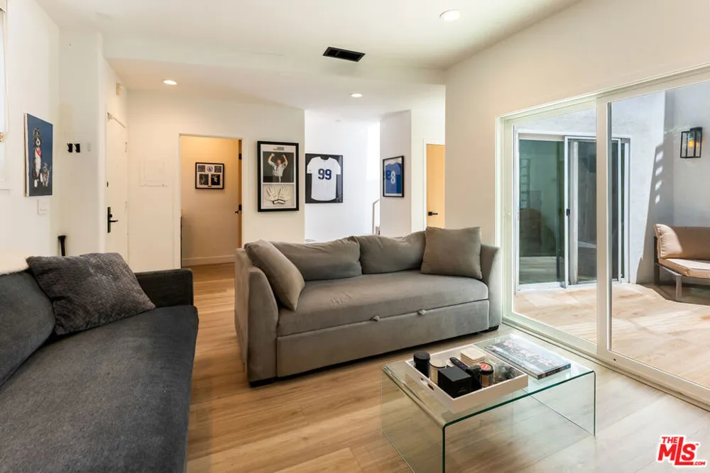 1823 20th Street #103 Santa Monica, CA 90404