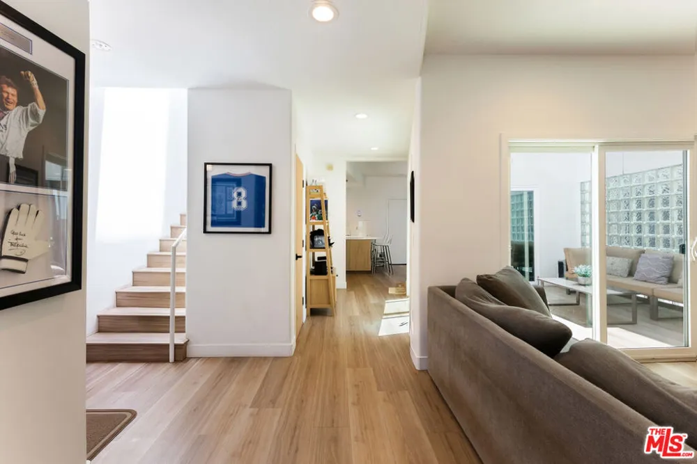 1823 20th Street #103 Santa Monica, CA 90404