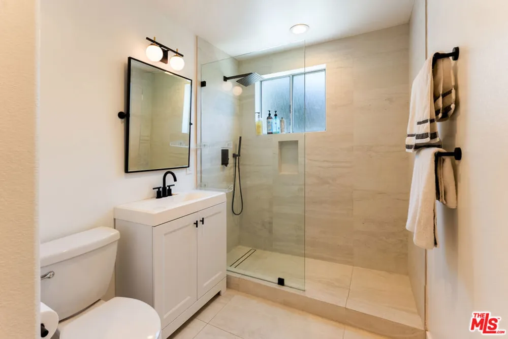 1823 20th Street #103 Santa Monica, CA 90404