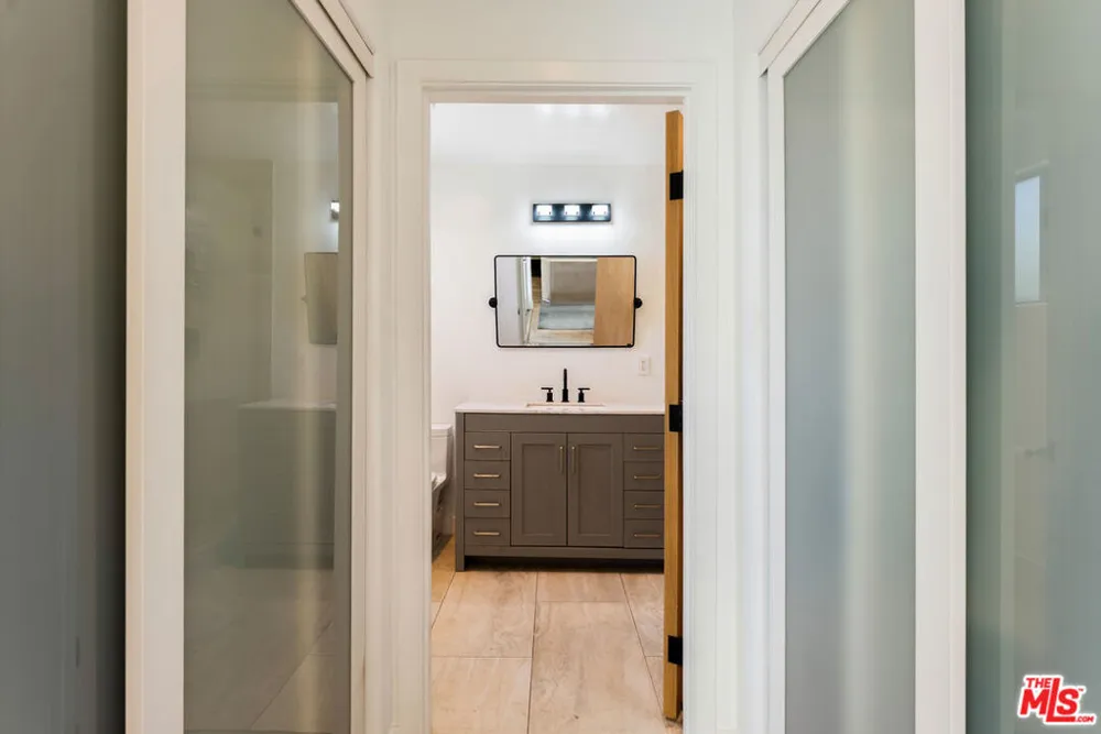 1823 20th Street #103 Santa Monica, CA 90404