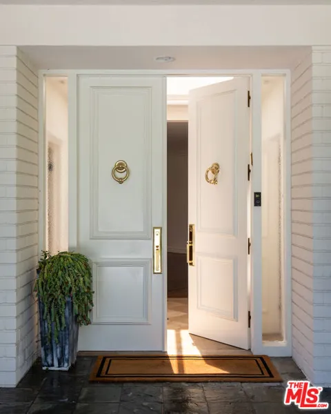 1201 Loma Vista Drive
