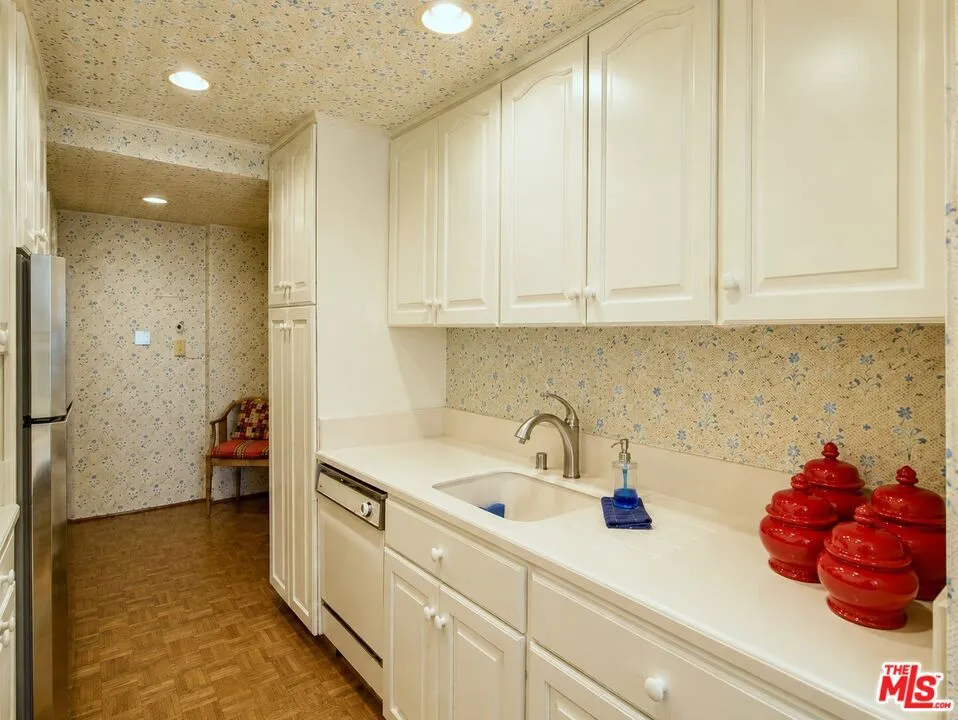 10450 Wilshire Boulevard #10J Los Angeles, CA 90024