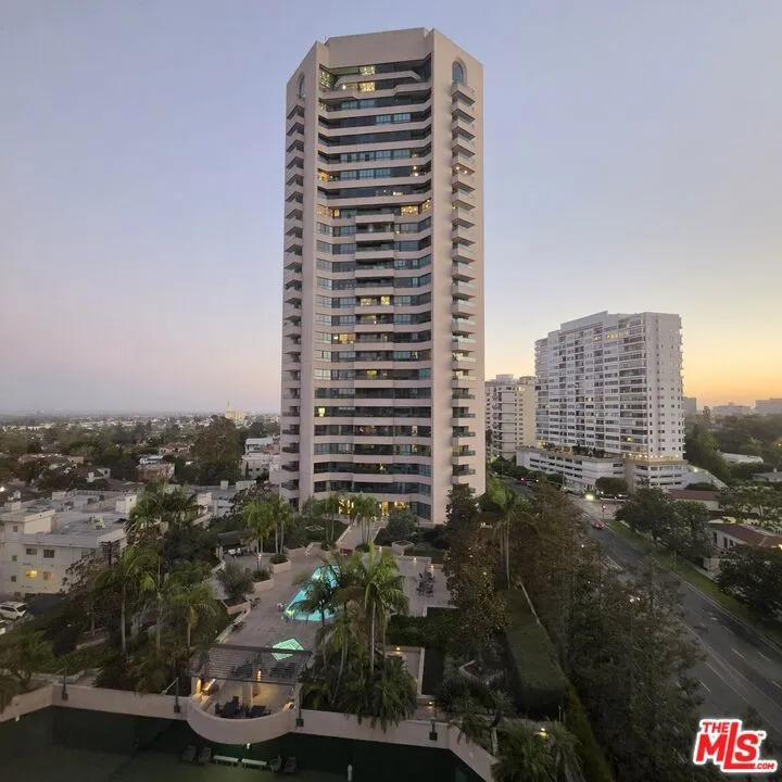 10450 Wilshire Boulevard #10J Los Angeles, CA 90024