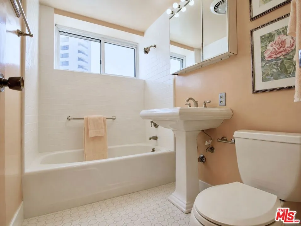 10450 Wilshire Boulevard #10J Los Angeles, CA 90024