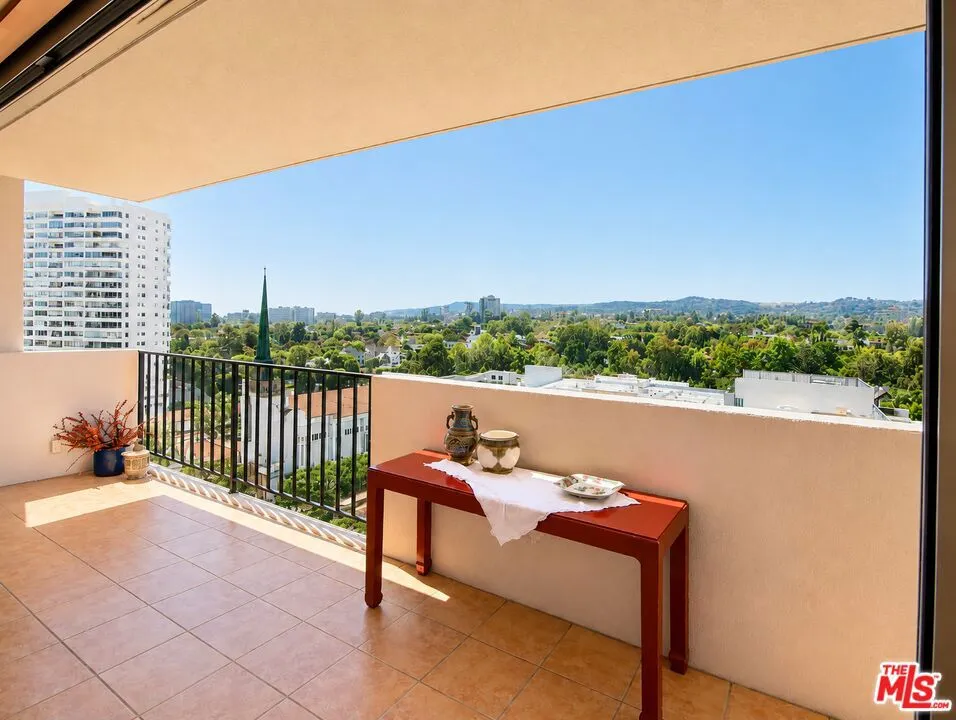 10450 Wilshire Boulevard #10J Los Angeles, CA 90024