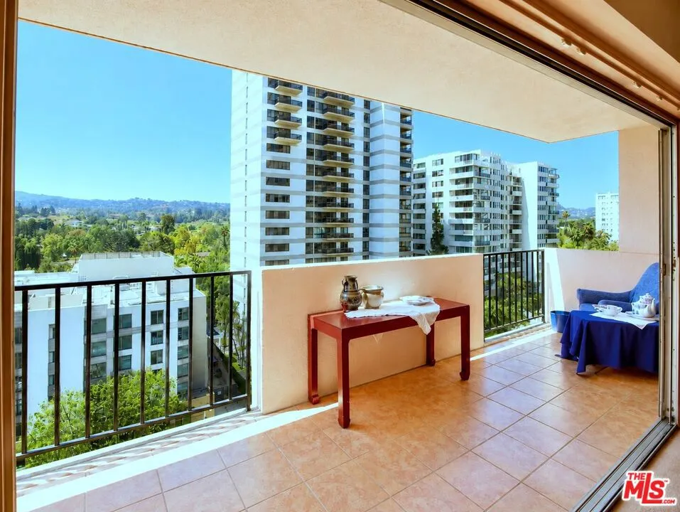 10450 Wilshire Boulevard #10J Los Angeles, CA 90024
