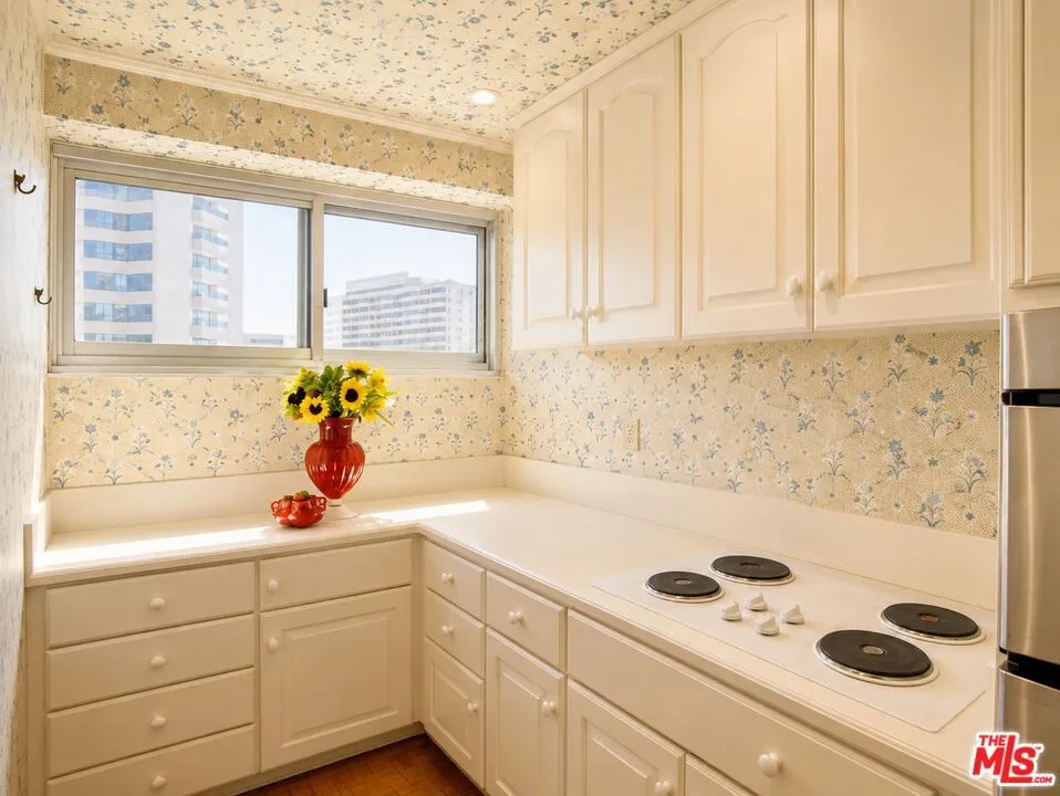 10450 Wilshire Boulevard #10J Los Angeles, CA 90024