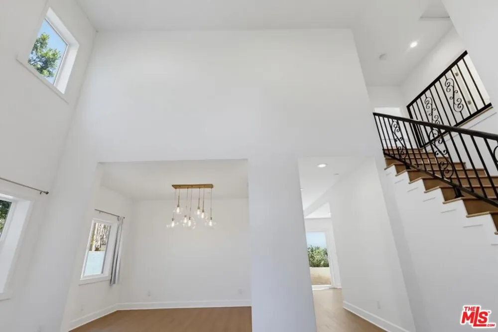3528 Mesquite Drive Calabasas, CA 91302