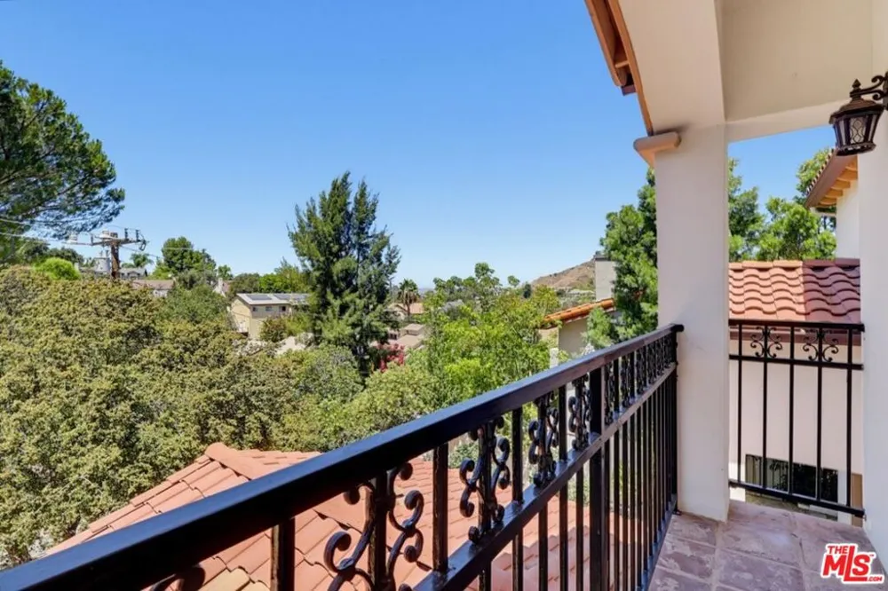 3528 Mesquite Drive Calabasas, CA 91302