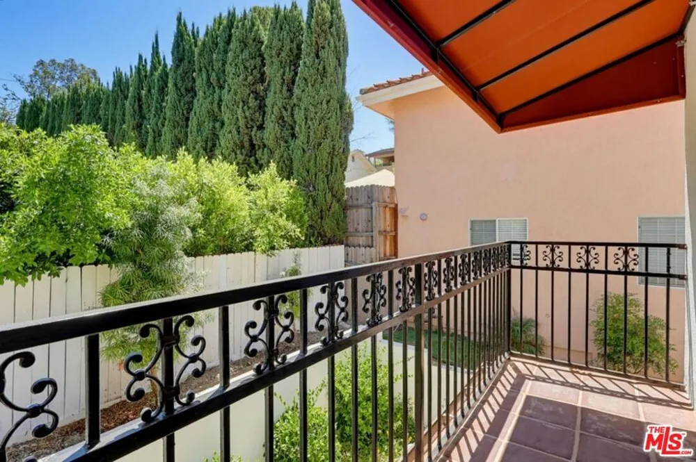 3528 Mesquite Drive Calabasas, CA 91302