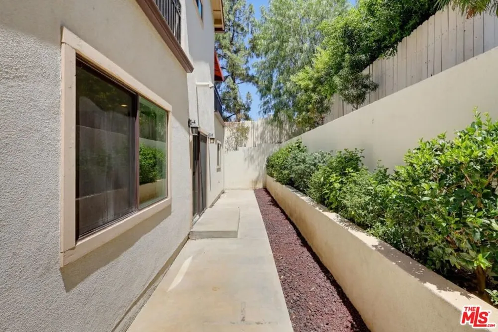 3528 Mesquite Drive Calabasas, CA 91302