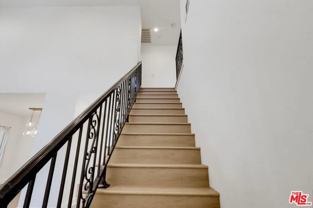 3528 Mesquite Drive Calabasas, CA 91302
