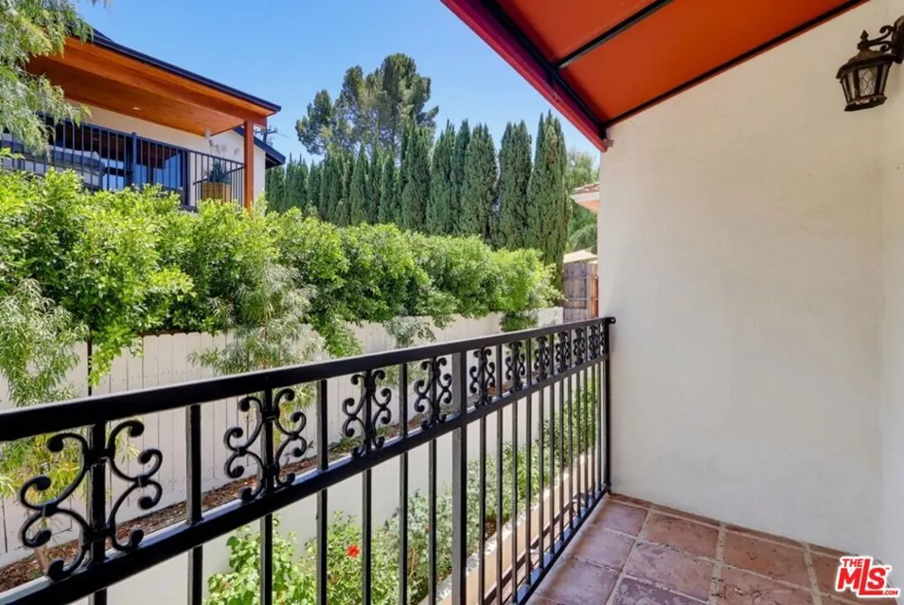 3528 Mesquite Drive Calabasas, CA 91302