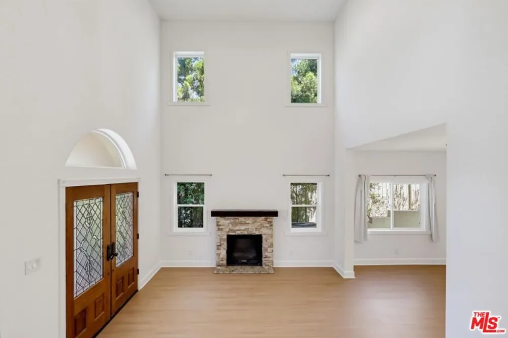 3528 Mesquite Drive Calabasas, CA 91302